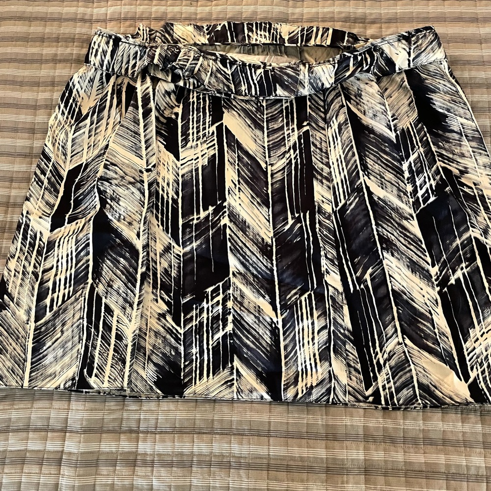 Magaschoni brand, black and ivory print, gathered skirt, with black grosgrain